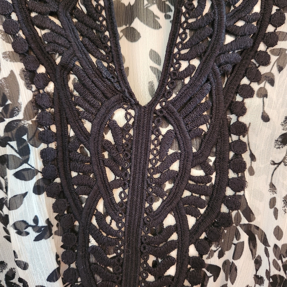 (4 For $20) Cocomo Black White print Butterfly Blouse. Size S. Black braid front - Picture 3 of 4